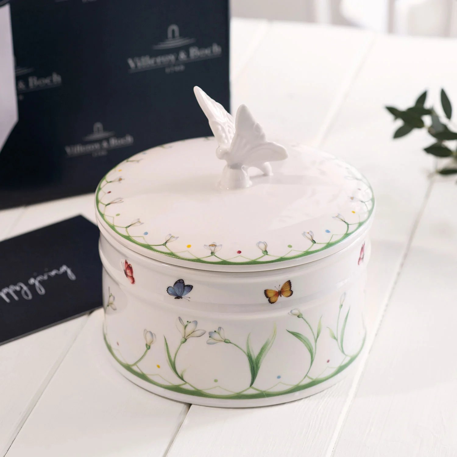 Шкатулка 16см, "Красочная весна" Colourful Spring
https://spb.v-b.ru
г.Санкт-Петербург
eshop@v-b.spb.ru
+7(812)3801977