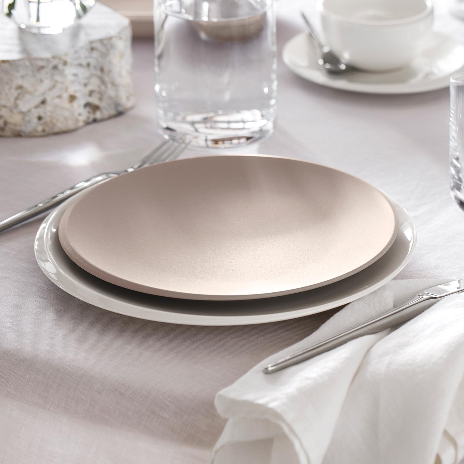NewMoon beige Салатная тарелка 24 см (1042912640) Villeroy & Boch - spb.v-b.ru