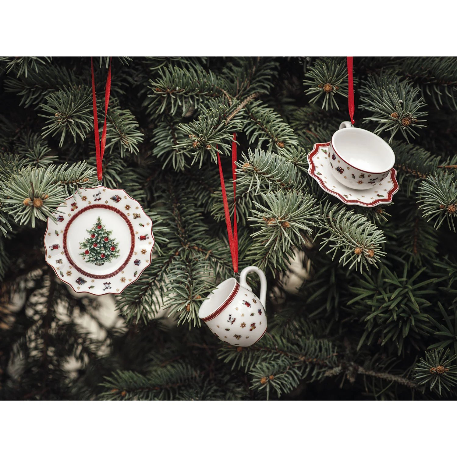 Набор игрушек "Посуда" 3 предмета., 6.3 см., Toy's Delight Decoration 
https://spb.v-b.ru
г.Санкт-Петербург
eshop@v-b.spb.ru
+7(812)3801977