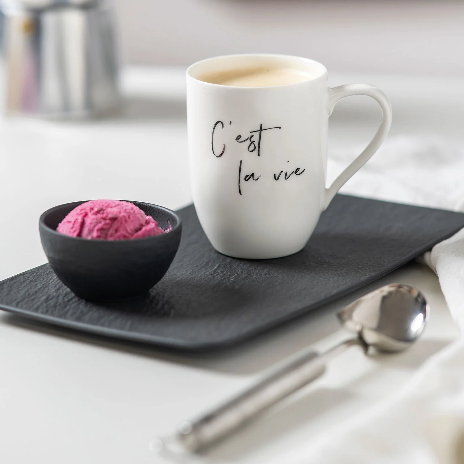 Statement Mug Кружка "C'est la vie" ("Такова жизнь") 340 мл Villeroy & Boch
https://spb.v-b.ru
г.Санкт-Петербург
eshop@v-b.spb.ru
+7(812)3801977
